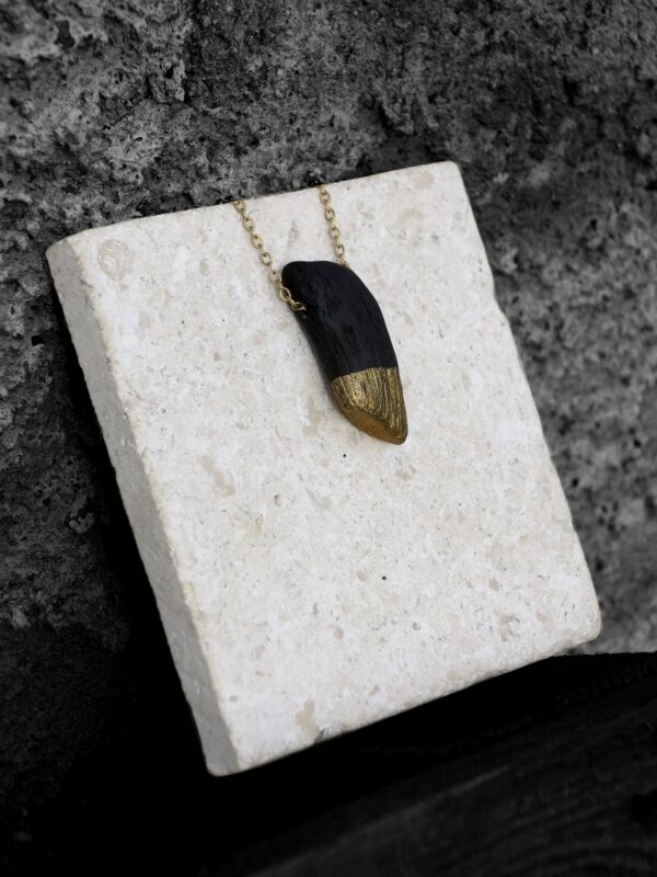 Collier en Chêne Yakisugi et Laiton – Image 2