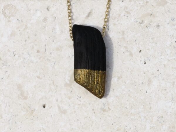 Collier en Chêne Yakisugi et Laiton – Image 3
